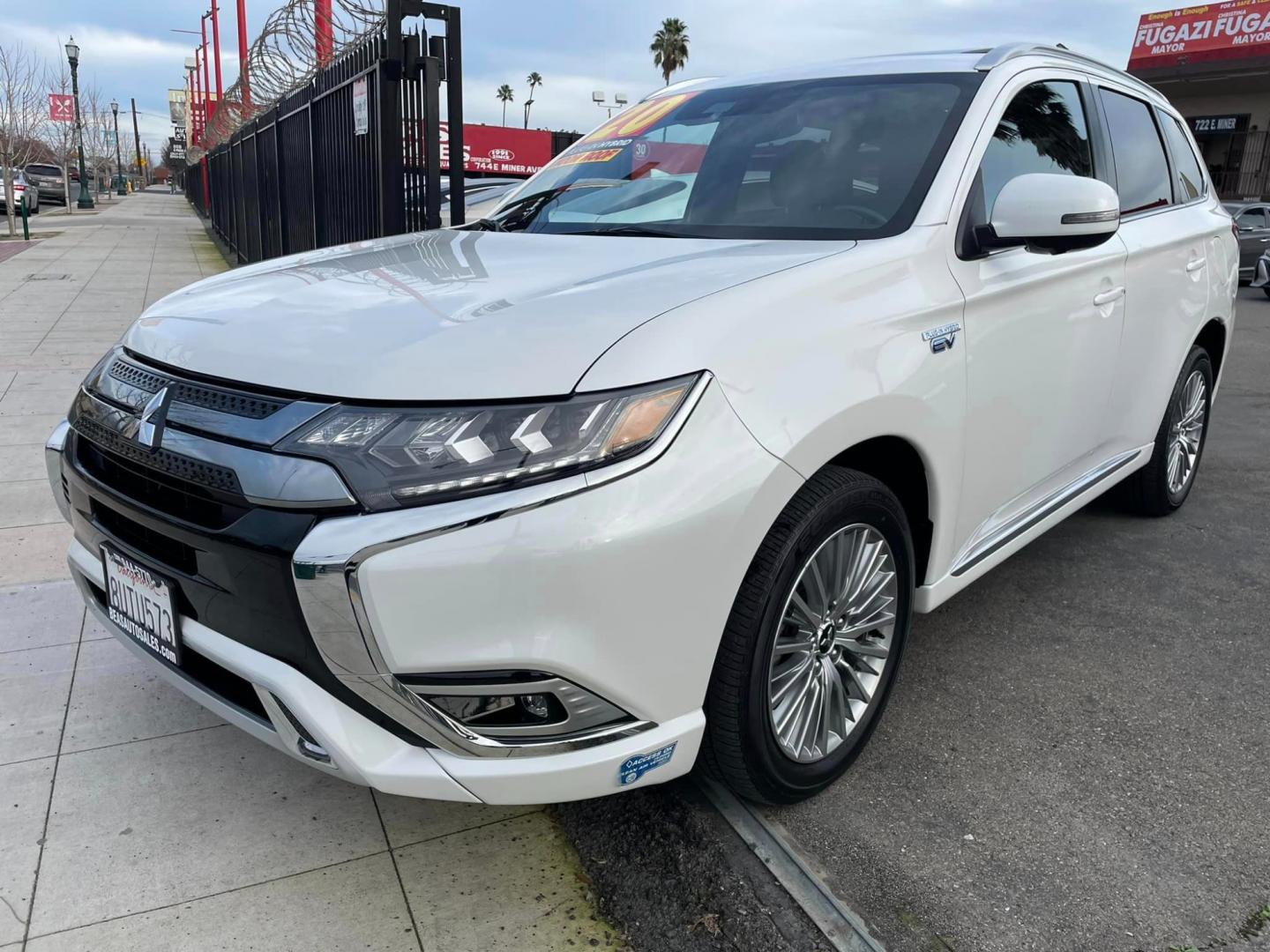 2020 WHITE /BLACK Mitsubishi Outlander PHEV (JA4J24A55LZ) , located at 744 E Miner Ave, Stockton, CA, 95202, (209) 944-5770, 37.956863, -121.282082 - PLUS TAXES AND FEES - Photo#2